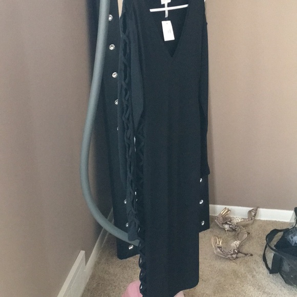 Dress - Picture 2 of 4